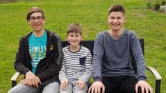 Jakob Streit (17) mit seinen jüngeren Brüderen Moritz (14) und Konstantin (11), er hat noch zwei ältere Brüder:  (Foto: Yvonne Streit)