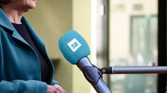 Bildmontage: Eine Frau spricht in ein SR-Mikrofon (Foto: IMAGO / Political-Moments; Marc John, SR/Knöbber)