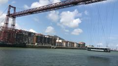 Die älteste Schwebefähre der Welt verbindet Portugalete und Getxo (Foto: Heike Bredol)