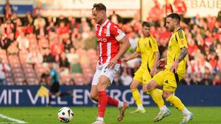 Cottbus-Spieler Timmy Thiele glänzt im Spiel gegen den 1. FC Saarbrücken.  (Foto: IMAGO / Sports Press Photo)