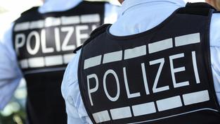 Polizisten im Einsatz (Foto: picture alliance/Silas Stein/dpa)