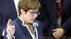 Annegret Kramp-Karrenbauer spricht den Amtseid bei ihrer Vereidigung zur Verteidigungsministerin (Foto: SR)