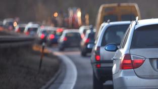 Stau auf einer Autobahn (Foto: picture-alliance/ dpa | Karl-Josef Hildenbrand)