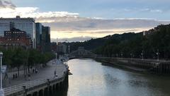 Der Fluss Nervión fließt durch Bilbao  (Foto: Heike Bredol)