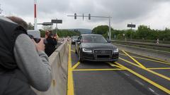 Die ersten Autos fahren über die Fechinger Talbrücke (Foto: Pasquale D'Angiolillo)