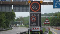 Anzeigetafel mit Verkehrsführung auf der Fechingertalbrücke (Foto: Pasquale D'Angiolillo)