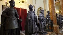 In der Hofkirche bewachen 22 überlebensgroße Figuren den Kenotaph von Kaiser Maximilian I. (Foto: SR)