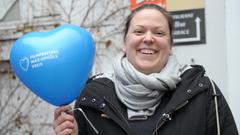 Svenja Böttger mit einem Herzluftballon des Filmfestivals Max Ophüls Preis (Foto: Pasquale D'Angiolillo)