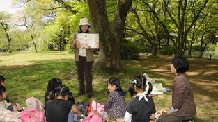 Religionslehrerin in Japan spricht über Jesus  (Foto: SR)
