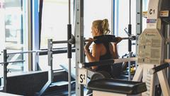 Frau trainiert im Fitnessstudio (Foto: SR/Felix Schneider)
