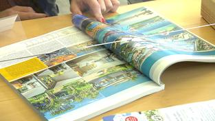 Katalog im Reisebüro (Foto: SR)