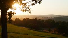 Sonnenuntergang in Ottweiler-Steinbach vor der Silhouette des Schaumbergs  (Foto: Winfried Dauster)