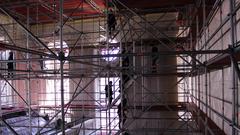 Innensanierung der Ludwigskirche 2022. Aktuell ist die Nordseite der Ludwigskirche komplett eingerüstet. (Foto: evks/Eulenstein)