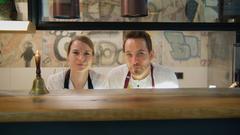 Sonja Baumann und Erik Scheffler: Schnittstelle zwischen Küche und Service (Foto: SR)