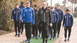 Spieler des 1. FC Saarbrücken bei einem gemeinsamen Spaziergang. (Foto: SR Fernsehen)