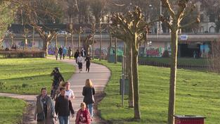 Viele Fußgänger und Radfahrer Am Staden Saarbrücken (Foto: SR)