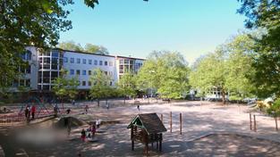 Ein Schulhof - gefilmt von einer Überwachungskamera (Foto: SR)