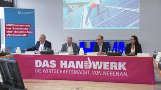 Vier Vertreter der HWK bei einer Pressekonferenz (Foto: SR)