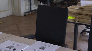Leerer Stuhl an einem Schreibtisch (Foto: SR)