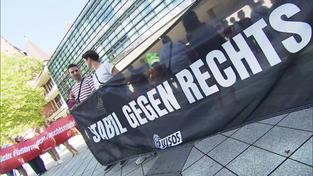 Teilnehmer einer Demo vor dem Saarbrücker Rathaus. (Foto: SR)