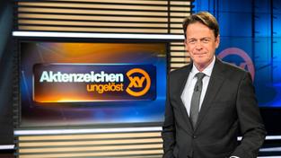 ZDF-Moderator Rudi Cerne im Studio der Sendung «Aktenzeichen XY ... ungelöst» (Foto: picture alliance/dpa | Sina Schuldt)