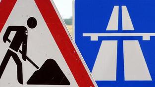 Ein Baustellenschild und ein Autobahnschild (Symbolbilder) (Foto: picture alliance/dpa/dpa-Zentralbild | Martin Schutt)
