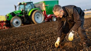 Lichter Aus im Köllertal: Wirbel um untersagtes Traktor-Spektakel –  Breaking News Saarland