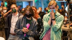 Enttäuschte Anhänger der Grünen am Wahlabend (Foto: dpa/Oliver Dietze)