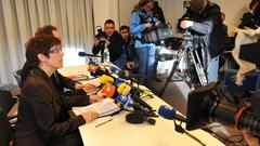 Ministerpräsidentin Kramp-Karrenbauer verkündet am 6. Januar 2012 auf einer Pressekonferenz das Aus der Jamaika-Koalition (Foto: dpa)