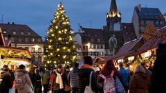 Nicht im Saarland, aber in der Nähe: Weihnachtsmarkt Straßburg 2022 (Foto: picture alliance / abaca | Roses Nicolas/ABACA)