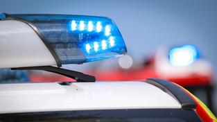 Blaulicht auf einem Einsatzfahrzeug (Foto: picture alliance / Maximilian Koch)