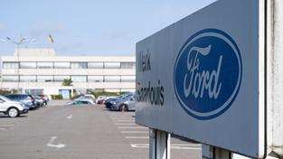 Schilder auf dem Außengelände des Ford Werks in Saarlouis. (Foto: picture alliance/dpa | Oliver Dietze)
