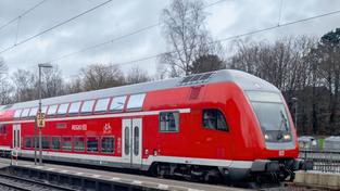 Regionalbahn stehen auf dem Bahnhof (Foto: picture alliance/dpa | Markus Scholz)