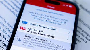 Deutschlandticket in einer App (Foto: picture alliance/dpa | Rolf Vennenbernd)
