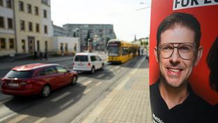 Ein Wahlplakat des sächsischen SPD-Spitzenkandidaten zur Europawahl, Matthias Ecke (Foto: picture alliance/dpa | Robert Michael)