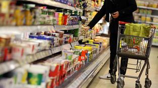Einkauf im Supermarkt (Foto: picture alliance / dpa | Oliver Berg)