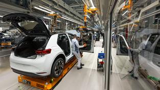 Blick in eine Autoproduktion in Zwickau (Foto: picture alliance/dpa | Hendrik Schmidt)