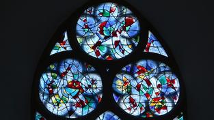 Die von dem russischen Künstler Marc Chagall gestalteten Fenster im Ost-Chor der Kirche Sankt Stephan, Mainz (Foto: dpa/Fredrik von Erichsen)