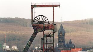 Stillgelegter Förderturm der Grube König (Foto: picture-alliance / dpa | Werner Baum)