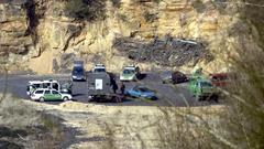 Französische und deutsche Polizisten Suchen in einer Sandgrube in Forbach nach der Leiche des vermissten Pascal. (Foto: dpa)