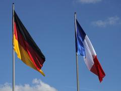 Die Flaggen von Frankreich und Deutschland (Foto: picture alliance / Michael Kappeler/dpa)