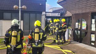 Feuerwehreinsatz nach einem Brand im Kirkeler Sportheim (Foto: Feuerwehr Kirkel / Marco König)