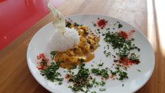Butter-Paneer-Masala-Curry mit Basmatireis (Foto: SR/Sven Rech)