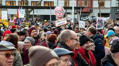 Menschen demonstrieren gegen Rechtsextremismus in Saarbrücken (Foto: SR / Sebastian Knöbber)