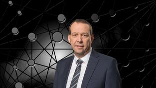 Klaus Meiser (CDU) mit einem Netzwerk im Hintergrund (Bildcollage). (Foto: Heitz/Pixabay/CDU Saar)