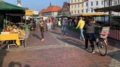 Markttreiben auf dem Marktplatz in Lingen (Foto: SR)