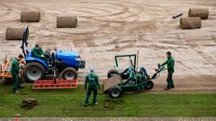 Neuer Rasen wird im Ludwigsparkstadion verlegt (Foto: SR / Sebastian Knöbber)