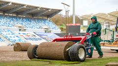 Neuer Rasen wird im Ludwigsparkstadion verlegt (Foto: SR / Sebastian Knöbber)