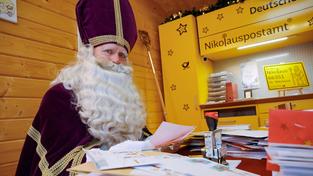 Der Nikolaus im Nikolaus Postamt St. Nikolaus (Foto: Weihnachtspostfiliale St. Nikolaus)