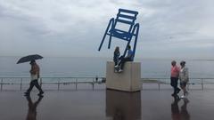 Der blaue Kunst-Stuhl von SAB (Foto: Maria C. Schmitt)